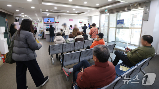 '건강수명' 9년만 70세 밑돌아…'아프지 않고 사는 삶' 부자 8.4년 더 길다