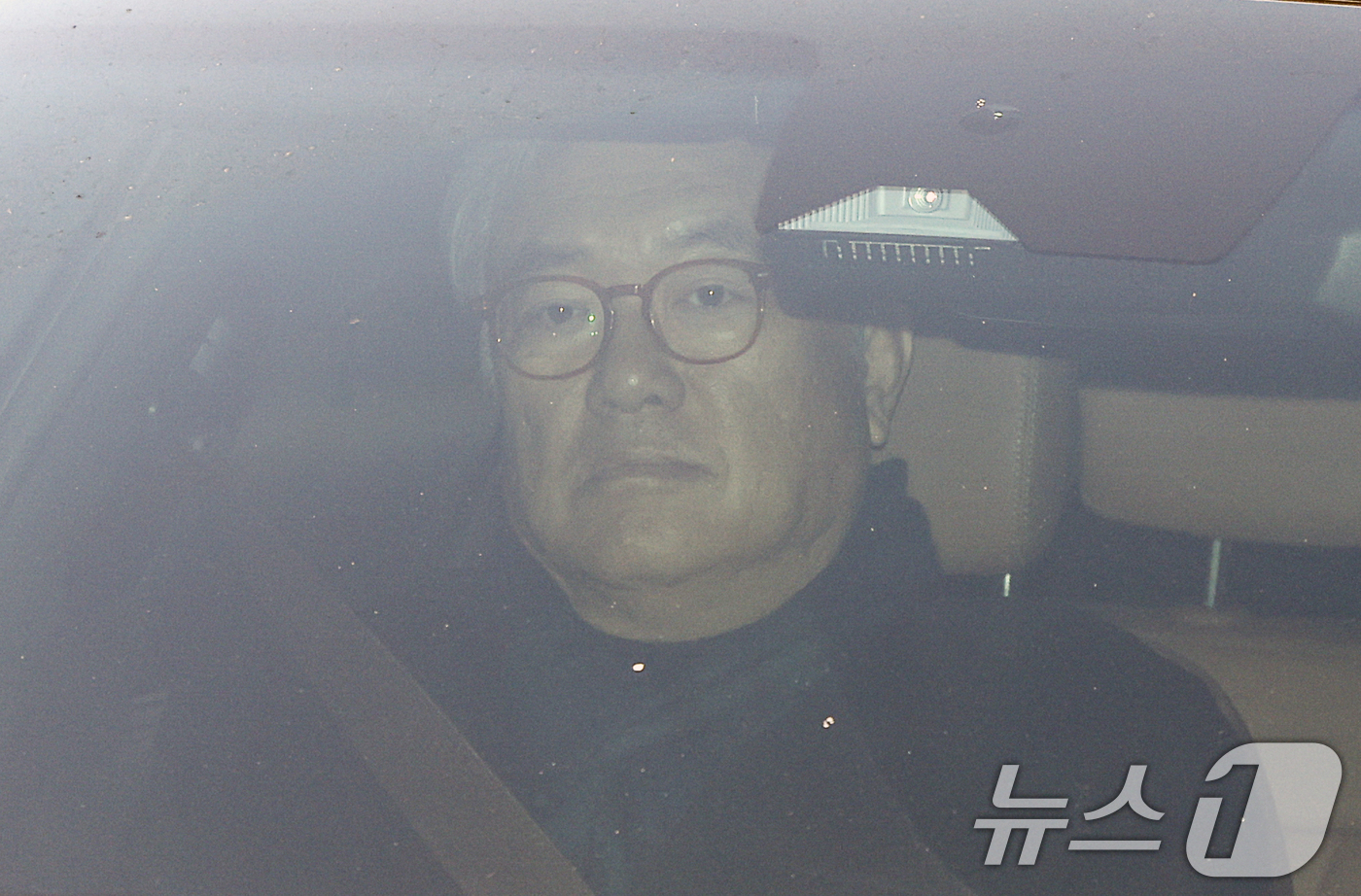 (서울=뉴스1) 오대일 기자 = 공용전자기록 손상 등의 혐의를 받는 정진석 전 대통령 비서실장이 8일 오전 서울 종로구 경찰청 3대 특검 특별수사본부에서 피의자 신분으로 조사를 받 …