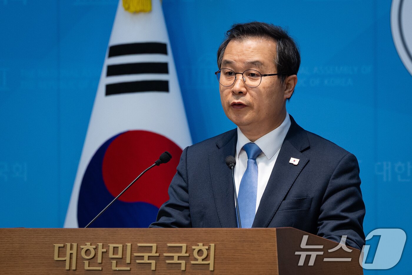 본문 이미지 - 이건태 더불어민주당 의원이 8일 서울 여의도 국회 소통관에서 2차 특검 추천 관련 기자회견을 하고 있다. 2026.2.8 ⓒ 뉴스1 유승관 기자