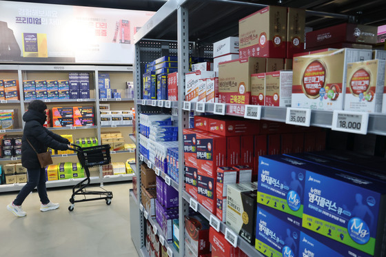 용산에 개점한 창고형약국 '메디킹덤'
