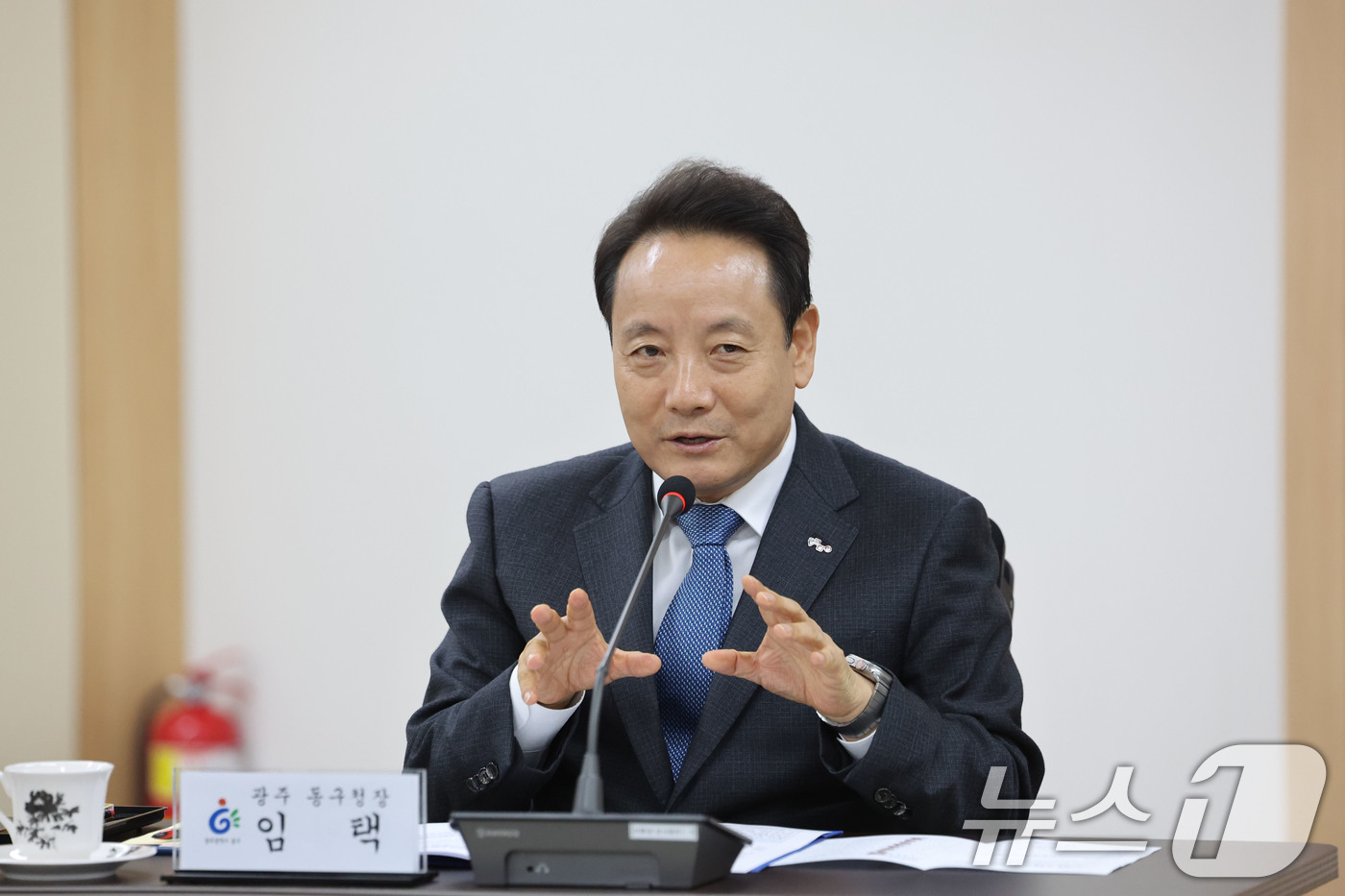 (광주=뉴스1) 박지현 기자 = 8일 오전 광주 동구청 3층 상황실에서 열린 '자치분권 강화를 위한 행정통합 간담회'에서 임택 광주 동구청장이 모두발언하고 있다.   2026.2. …