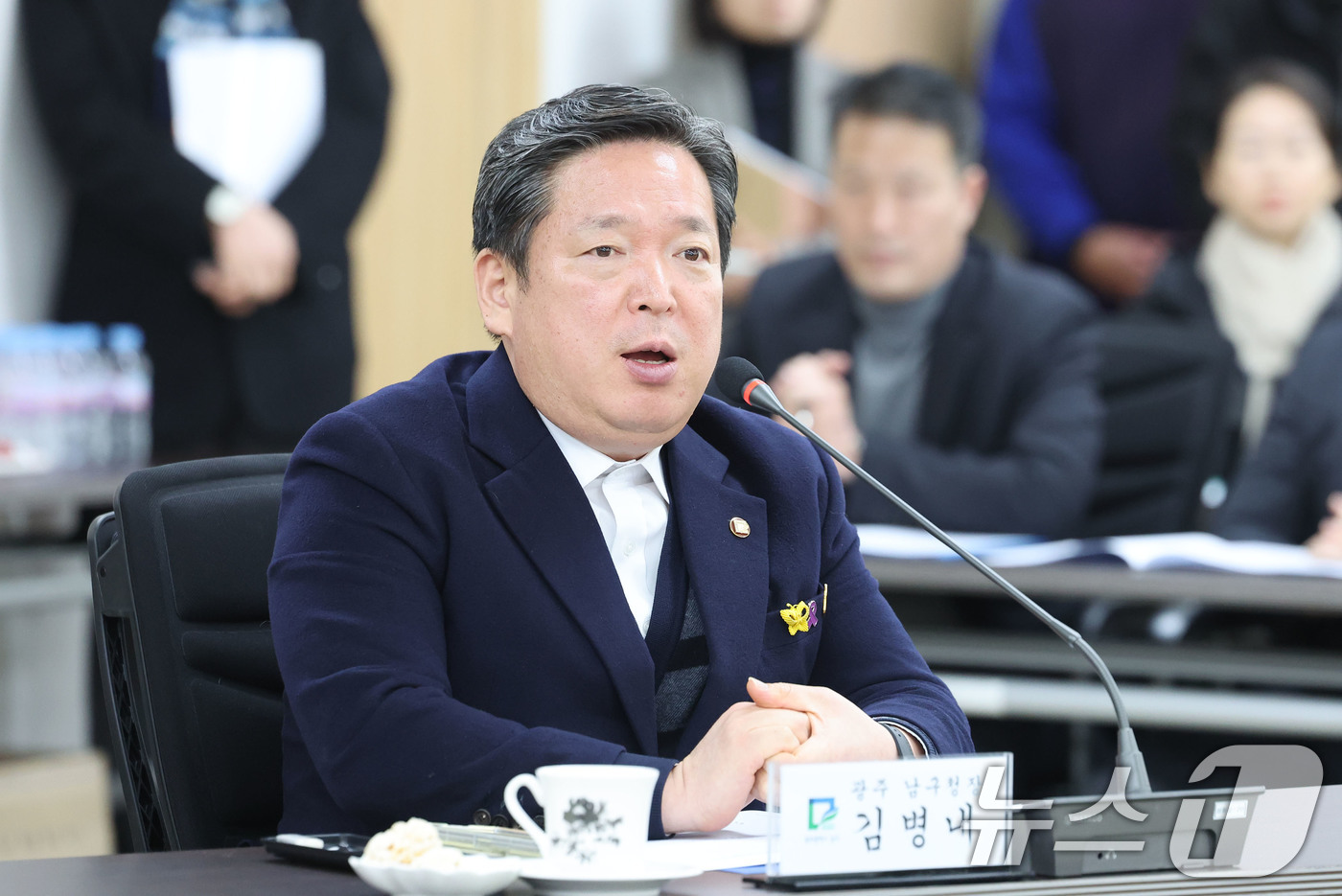 (광주=뉴스1) 박지현 기자 = 8일 오전 광주 동구청 3층 상황실에서 열린 '자치분권 강화를 위한 행정통합 간담회'에서 김병내 광주 남구청장이 모두발언하고 있다. 2026.2.8 …