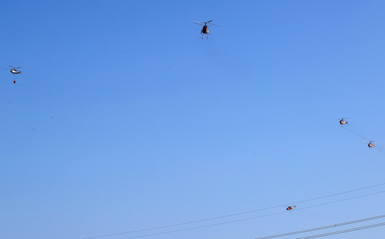 한전, 경주 문무대왕면 산불지역 송전선로 확인…"전력 정상 공급"