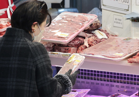 설 앞두고 농산물 가격 안정세…축산물은 비싸