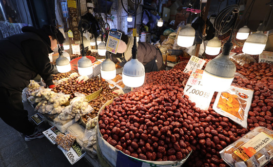 대추·밤은 전통시장, 과일은 대형마트가 저렴
