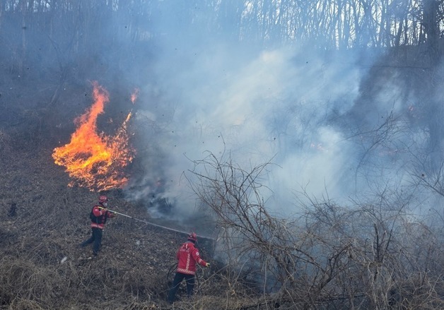 경주 문무대왕면 산불에 국가소방동원령 2차 발령…전국 소방력 총동원