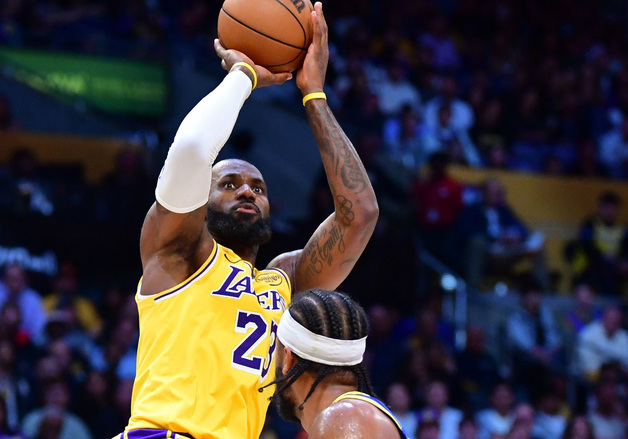 '돈치치 결장' 레이커스, '커리 빠진' 골든스테이트 제압