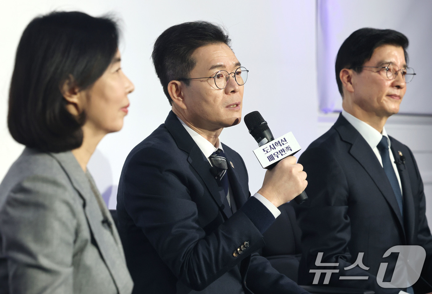 (서울=뉴스1) 이광호 기자 = 정원오 성동구청장이 8일 오후 서울 영등포구 문래동 복합문화공간 올댓마인드에서 열린 북콘서트에서 발언하고 있다.정 구청장은 이자리에서 서울시장 출마 …