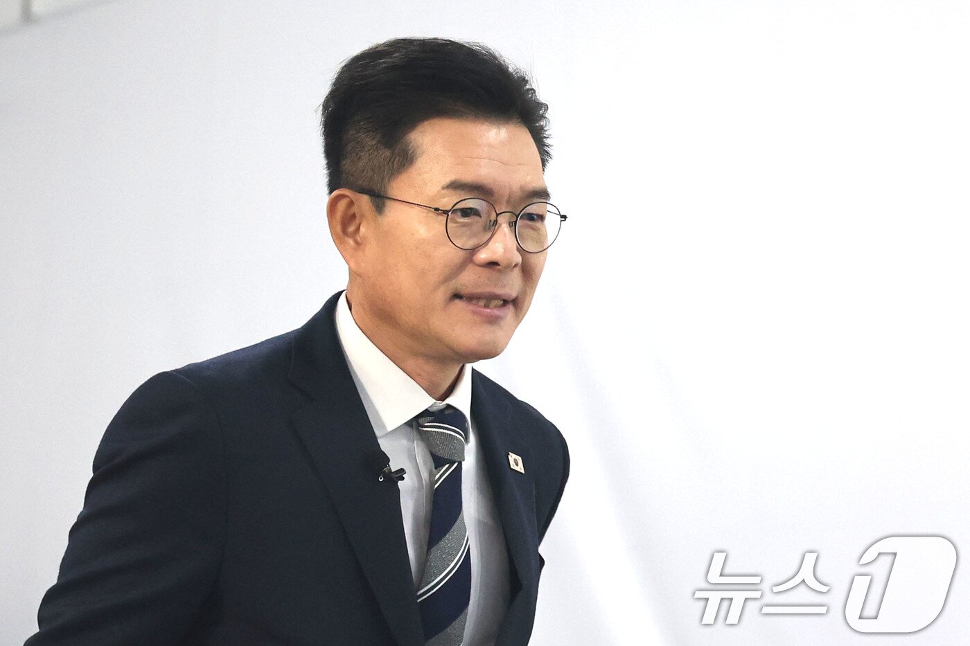 본문 이미지 - 정원오 성동구청장이 8일 오후 서울 영등포구 문래동 복합문화공간 올댓마인드에서 열린 북콘서트에 참석하고 있다. 정 구청장은 이자리에서 서울시장 출마와 관련해 "출마 채비를 마쳤다＂고 밝혔다 2026.2.8 ⓒ 뉴스1 이광호 기자