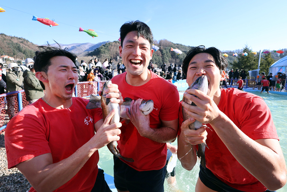 겨울에만 20만 몰리는 평창송어축제장 사계절 관광지 변화 전망