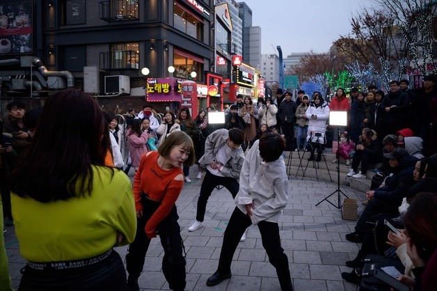 "K팝스타 꿈 안고 왔는데 성희롱만"…BBC 주목한 외국인 연습생