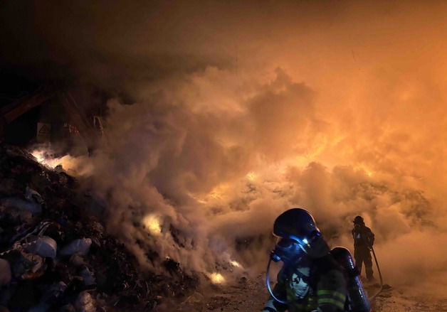 원주 폐기물 시설 화재 9시간여 만에 진화…화인 파악 중(종합)