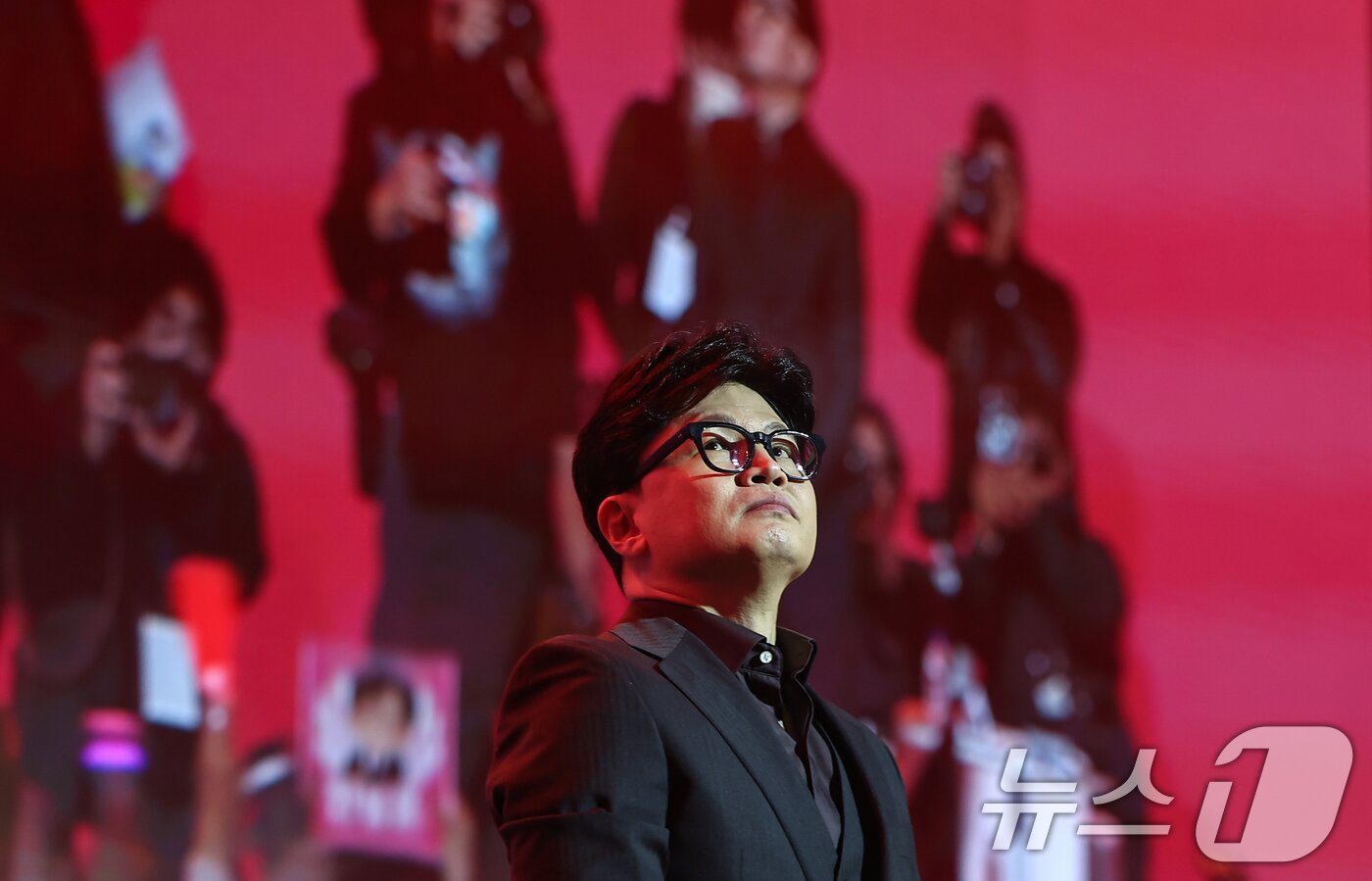 본문 이미지 - 한동훈 전 국민의힘 대표가 8일 서울 송파구 잠실실내체육관에서 열린 자신의 토크콘서트에 참석하고 있다. 2026.2.8 ⓒ 뉴스1 김도우 기자