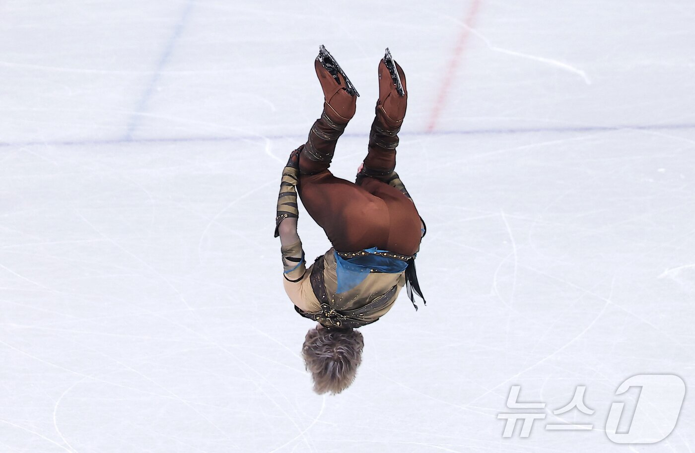 본문 이미지 - 미국 피겨선수 일리야 말리닌이 7일(현지시간) 이탈리아 밀라노 아이스 스케이팅 아레나에서 열린 2026 밀라노·코르티나담페초 동계올림픽 피겨 스케이팅 팀 이벤트(단체전) 남자 싱글 쇼트 프로그램에서 연기를 펼치고 있다. 2026.2.8 ⓒ 뉴스1 김성진 기자
