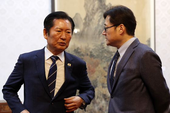 靑시그널에도 터져버린 당청 앙금…與 합당 논의에도 속도조절 불가피