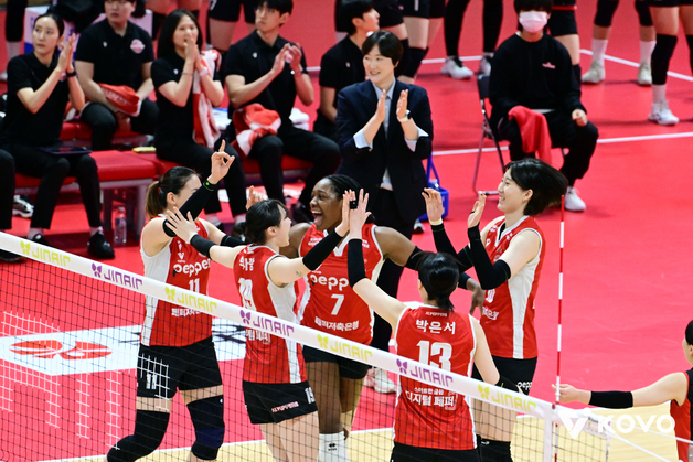 페퍼, '선두' 도로공사 꺾고 11승…구단 역대 최다승 동률(종합)