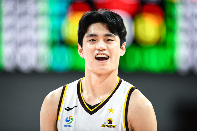 '유기상 22점' 프로농구 LG, '추격자' 정관장 꺾고 선두 질주(종합)