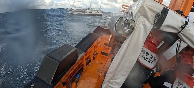 '풍랑 속 조업, 한파 속 화재'…강원 해경·소방 '진땀'(종합)