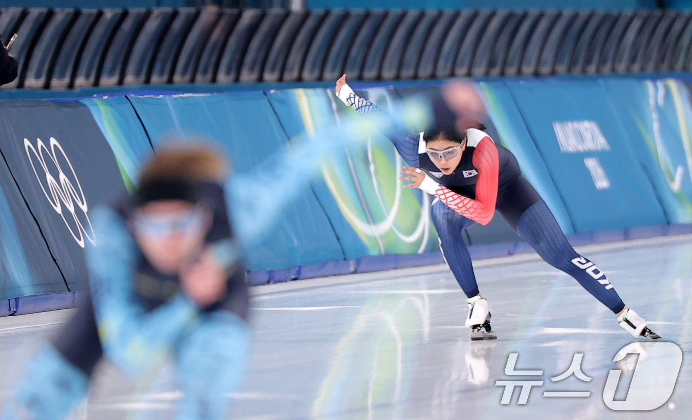 (밀라노=뉴스1) 김성진 기자 = 스피드스케이팅 이나현이 8일(현지시간) 이탈리아 밀라노 스피드스케이팅 스타디움에서 훈련하고 있다.  2026.2.8/뉴스1