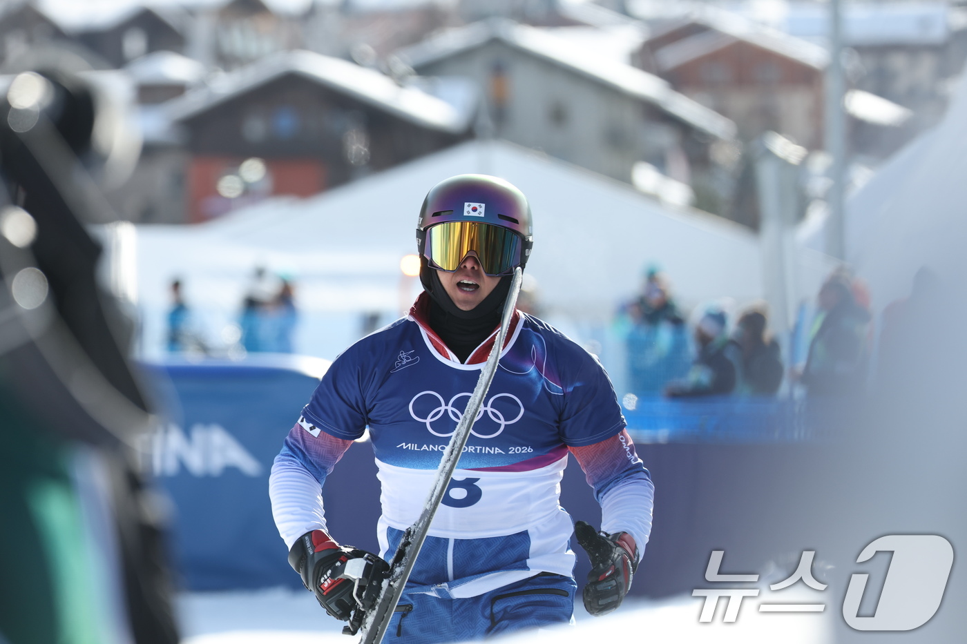 (리비뇨=뉴스1) 김진환 기자 = 스노보드 김상겸이 8일(현지시간) 이탈리아 리비뇨의 스노파크에서 열린 2026 밀라노·코르티나담페초 동계올림픽 스노보드 남자 평행 대회전 4강전에 …