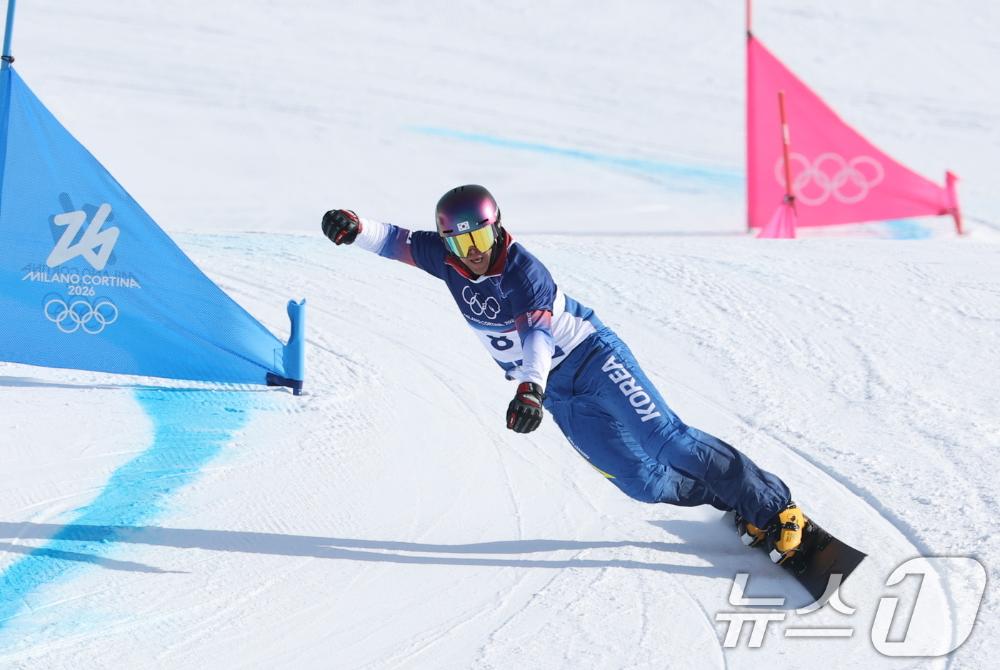(밀라노=뉴스1) 김진환 기자 = 스노보드 김상겸이 8일(현지시간) 이탈리아 리비뇨의 스노파크에서 열린 2026 밀라노·코르티나담페초 동계올림픽 스노보드 남자 평행 대회전 준결승에 …