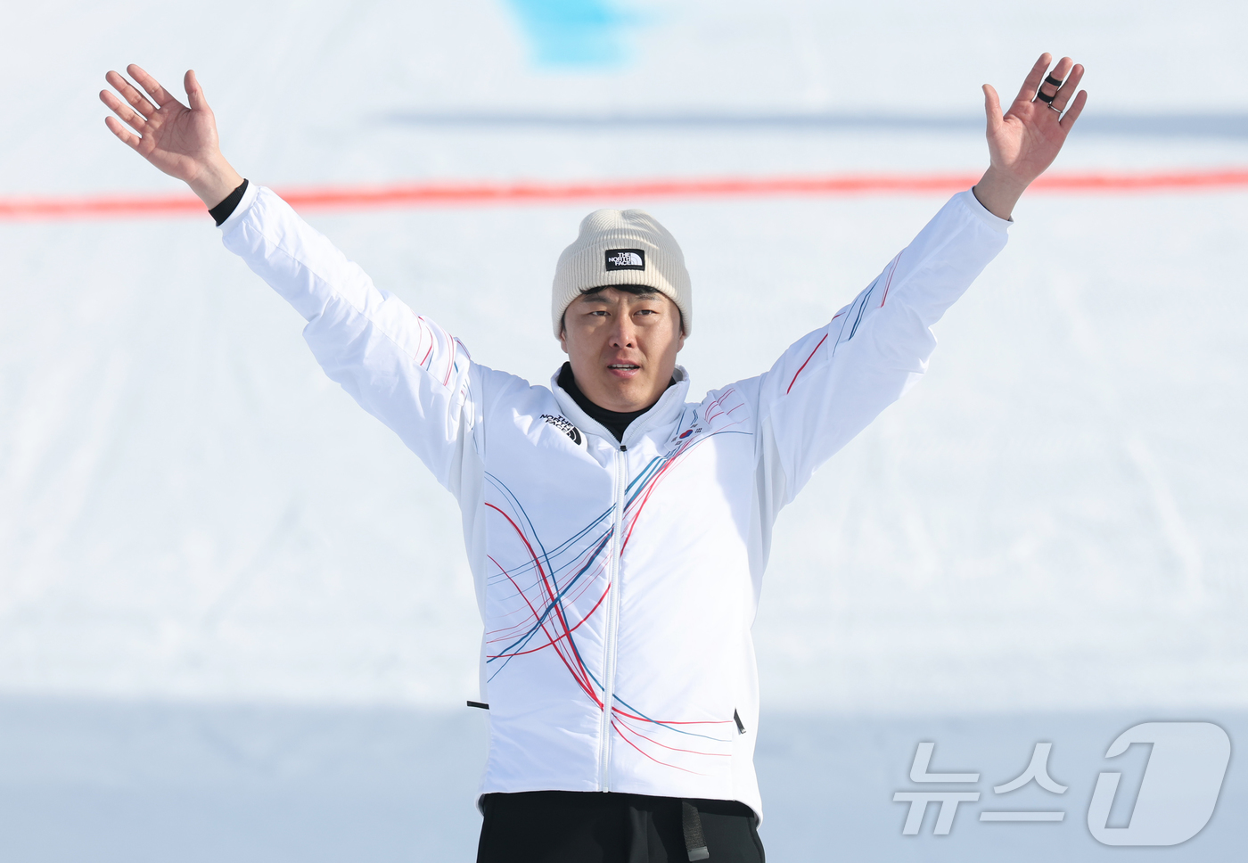 (밀라노=뉴스1) 김진환 기자 = 스노보드 남자 평행 대회전 은메달을 확보한 김상겸이 8일(현지시간) 이탈리아 리비뇨의 스노파크에서 열린 2026 밀라노·코르티나담페초 동계올림픽 …