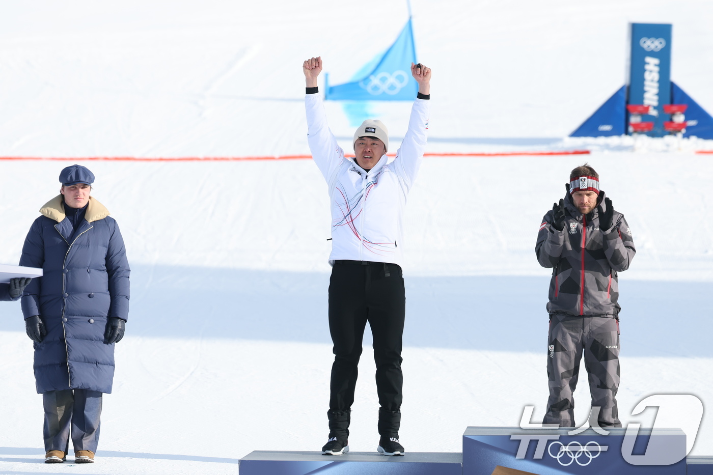 (리비뇨=뉴스1) 김진환 기자 = 스노보드 남자 평행 대회전 은메달을 확보한 김상겸이 8일(현지시간) 이탈리아 리비뇨의 스노파크에서 열린 2026 밀라노·코르티나담페초 동계올림픽 …