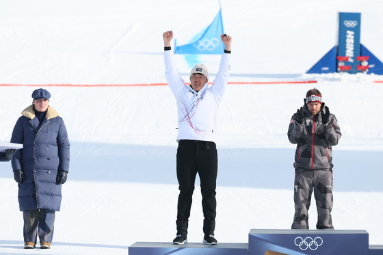 김상겸, 두 손 번쩍