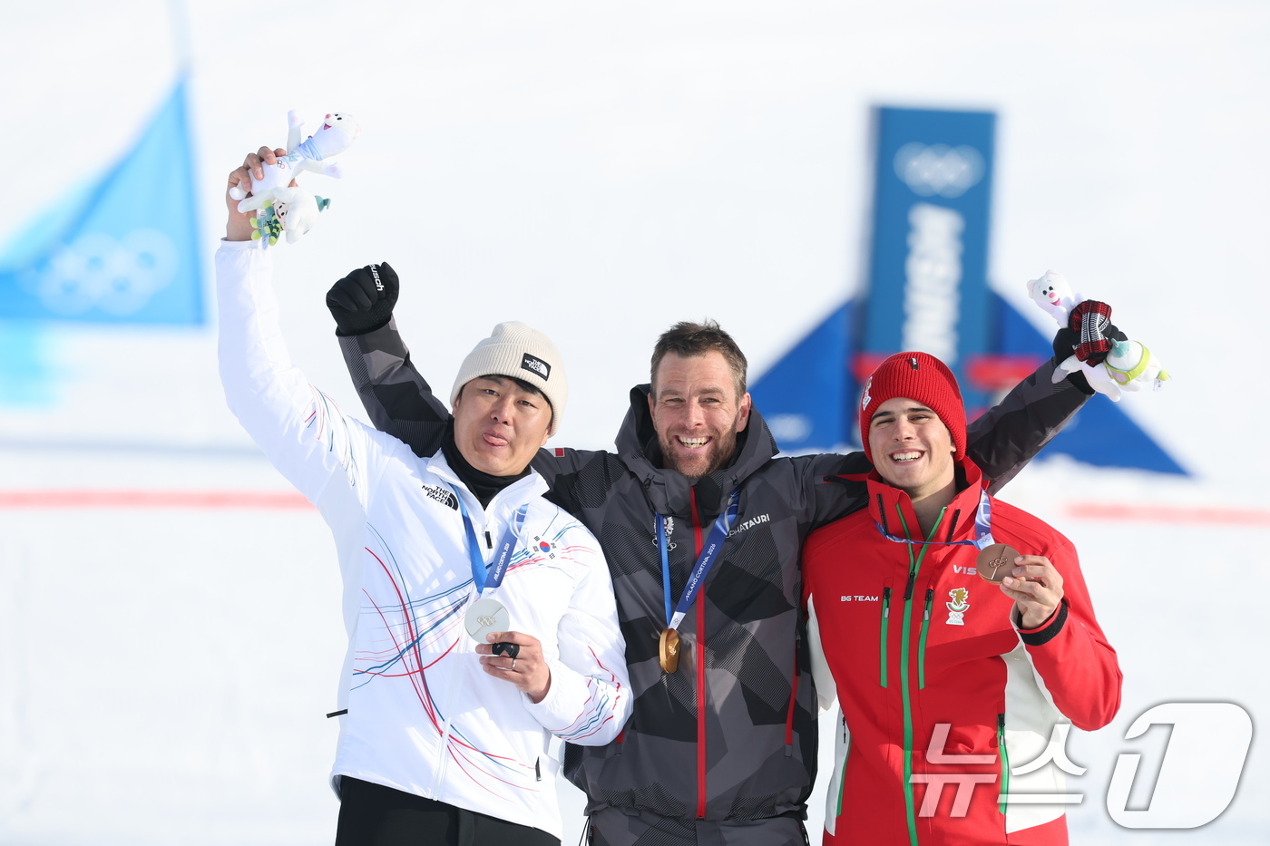 (리비뇨=뉴스1) 김진환 기자 = 스노보드 남자 평행 대회전 은메달을 확보한 김상겸이 8일(현지시간) 이탈리아 리비뇨의 스노파크에서 열린 2026 밀라노·코르티나담페초 동계올림픽 …