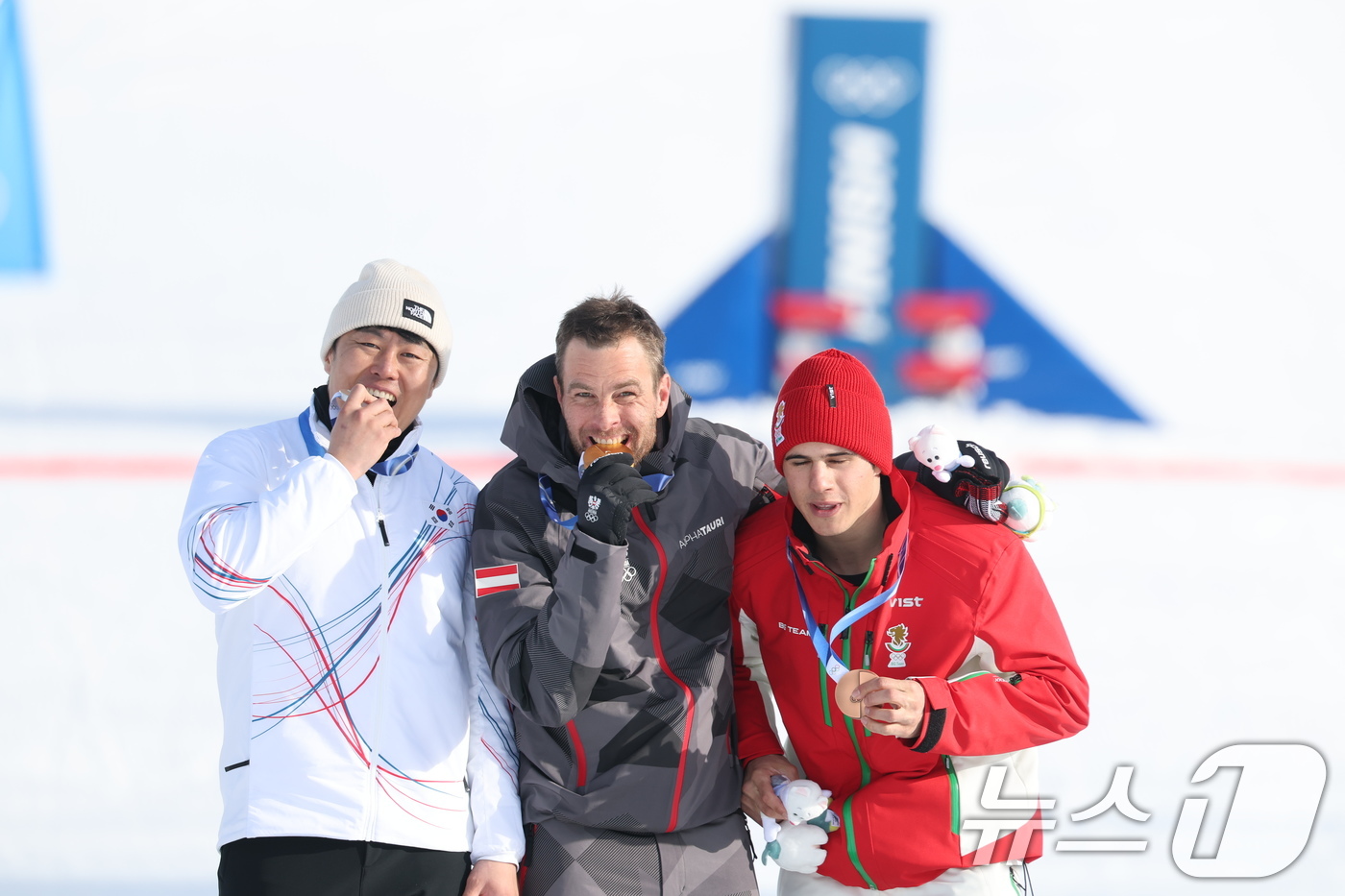 (리비뇨=뉴스1) 김진환 기자 = 스노보드 남자 평행 대회전 은메달을 확보한 김상겸이 8일(현지시간) 이탈리아 리비뇨의 스노파크에서 열린 2026 밀라노·코르티나담페초 동계올림픽 …