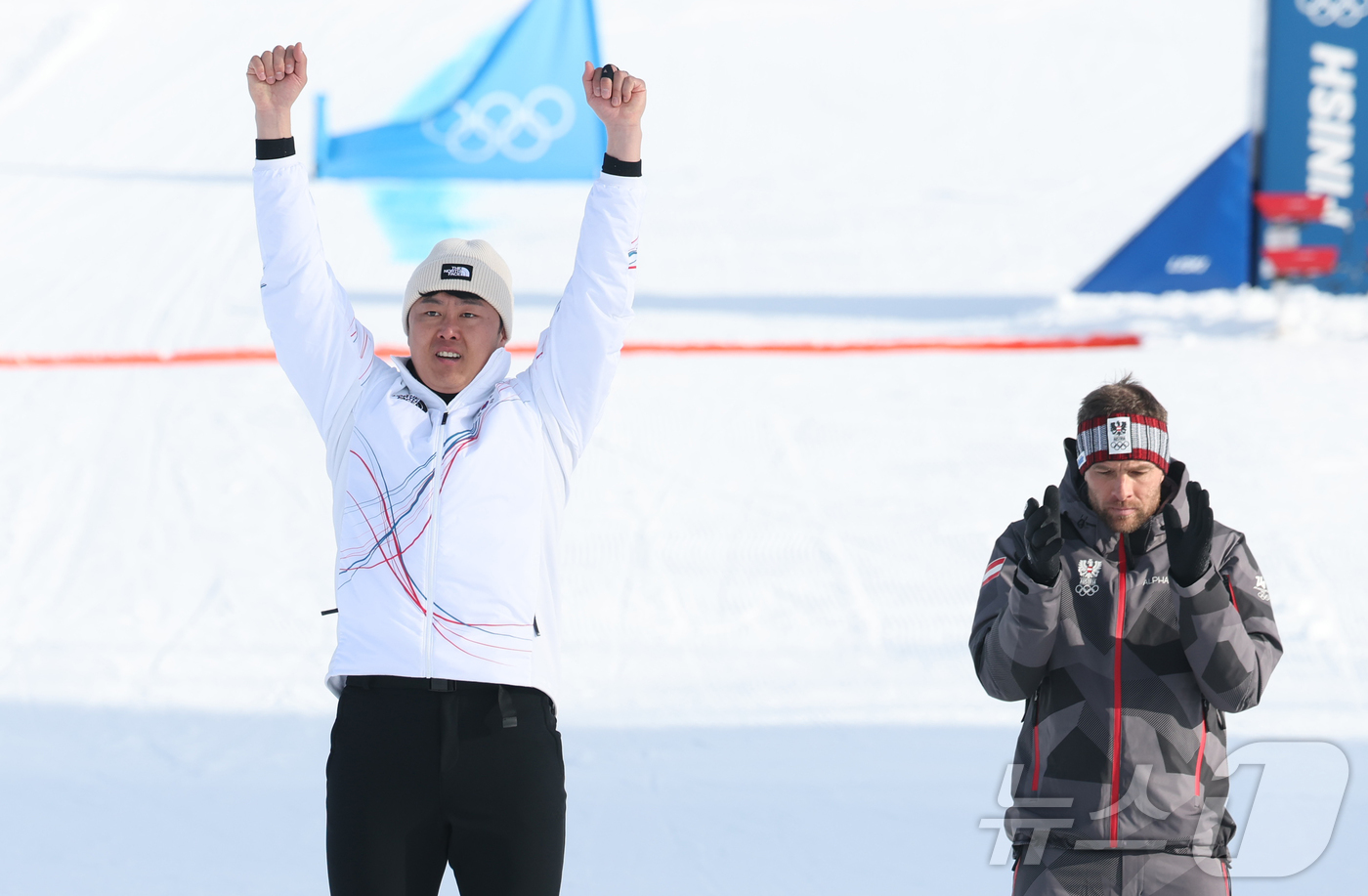 (리비뇨=뉴스1) 김진환 기자 = 스노보드 남자 평행 대회전 은메달을 확보한 김상겸이 8일(현지시간) 이탈리아 리비뇨의 스노파크에서 열린 2026 밀라노·코르티나담페초 동계올림픽 …