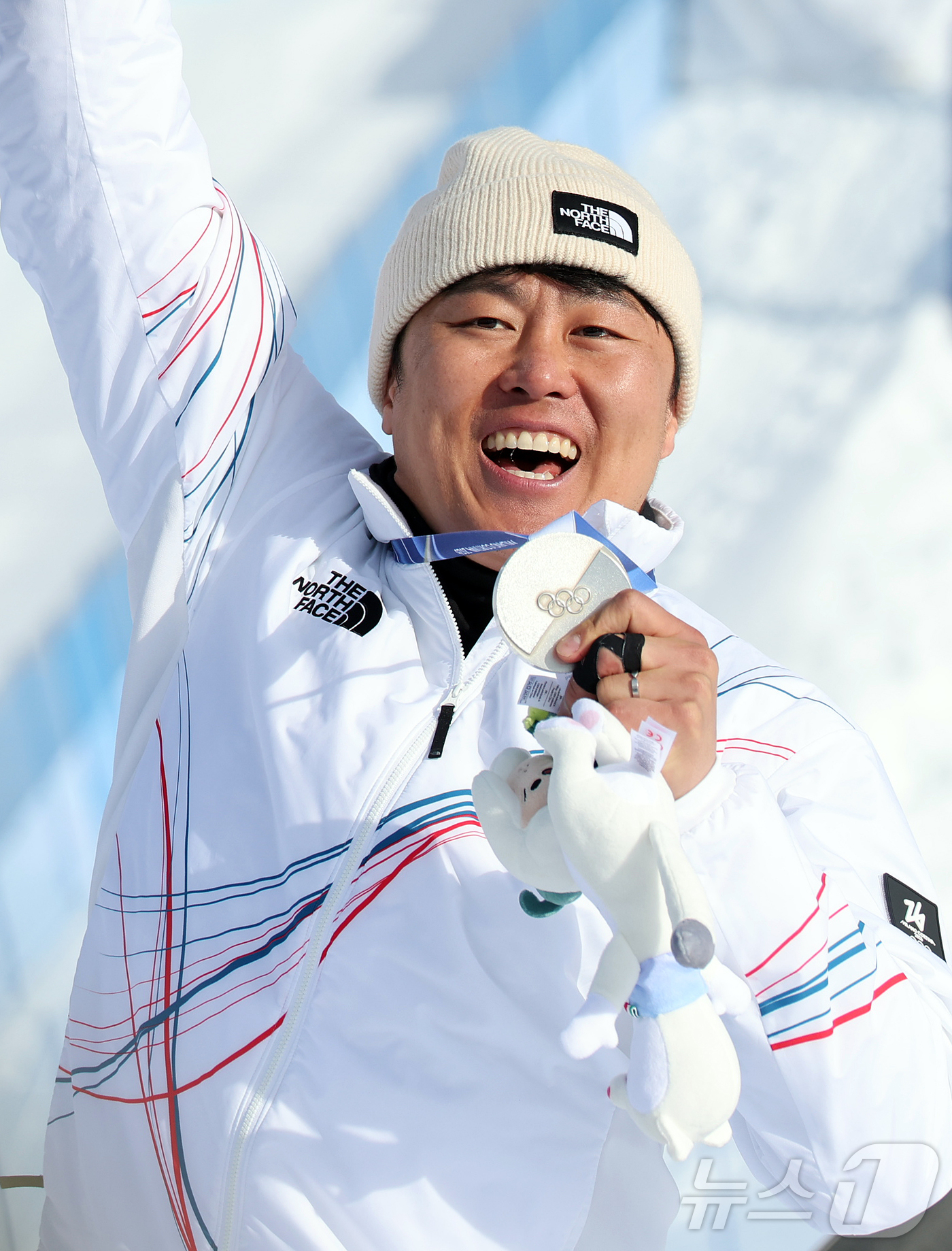 (리비뇨=뉴스1) 김진환 기자 = 스노보드 남자 평행 대회전 은메달을 확보한 김상겸이 8일(현지시간) 이탈리아 리비뇨의 스노파크에서 열린 2026 밀라노·코르티나담페초 동계올림픽 …