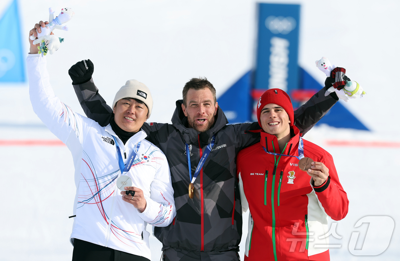 (리비뇨=뉴스1) 김진환 기자 = 스노보드 남자 평행 대회전에서 값진 은메달을 획득한 김상겸이 8일(현지시간) 이탈리아 리비뇨의 스노파크에서 열린 2026 밀라노·코르티나담페초 동 …
