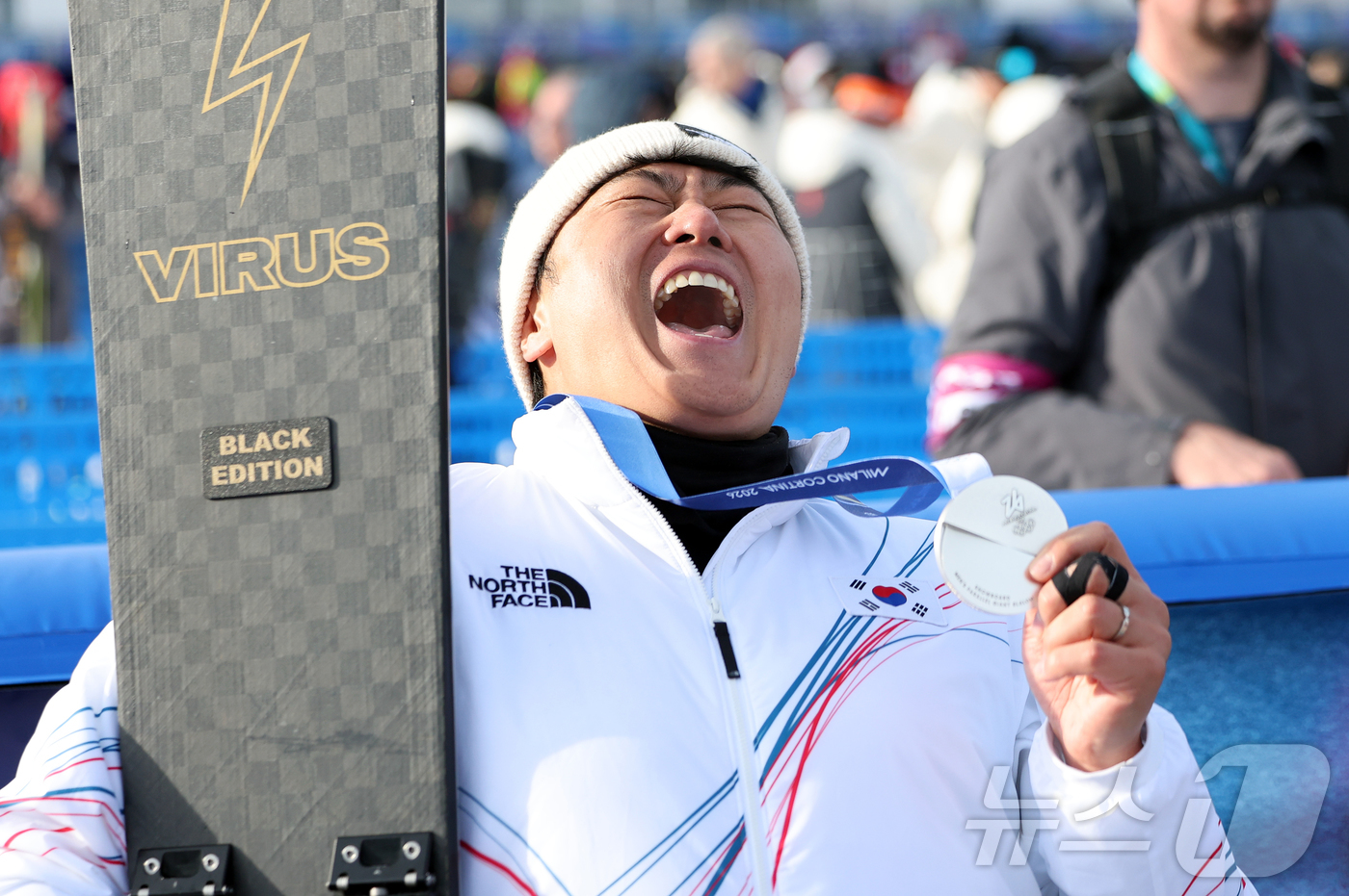 (리비뇨=뉴스1) 김진환 기자 = 스노보드 남자 평행 대회전에서 값진 은메달을 획득한 김상겸이 8일(현지시간) 이탈리아 리비뇨의 스노파크에서 열린 2026 밀라노·코르티나담페초 동 …