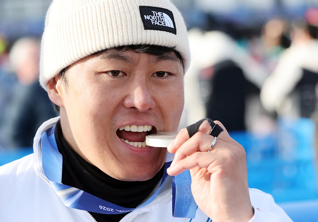 막노동도 불사했던 김상겸…'비인기' 설움 딛고 400번째 메달[올림픽]