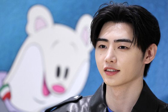 밀라노 MPC 방문한 엔하이픈 성훈