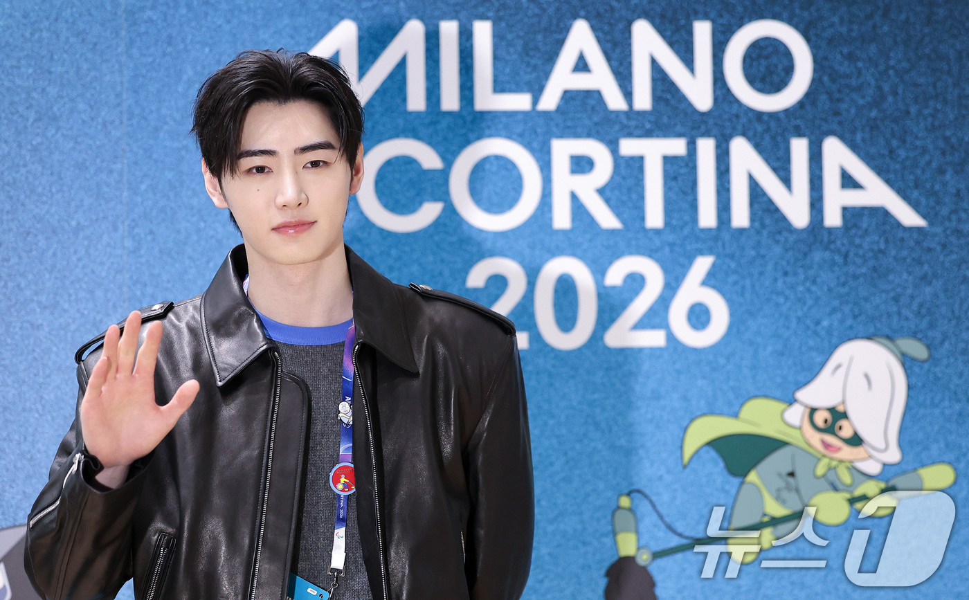 (밀라노=뉴스1) 김성진 기자 = 가수 엔하이픈 성훈이 8일(현지시간) 이탈리아 밀라노 메인프레스센터(MPC)에서 인터뷰를 마친 후 포즈를 취하고 있다. 2026.2.9/뉴스1