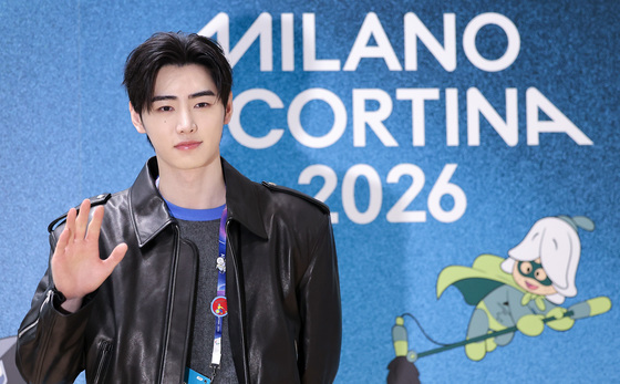 손인사 하는 엔하이픈 성훈