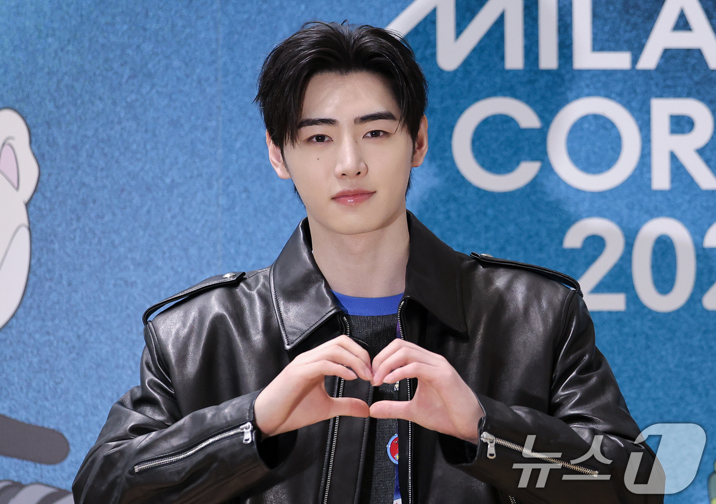 (밀라노=뉴스1) 김성진 기자 = 가수 엔하이픈 성훈이 8일(현지시간) 이탈리아 밀라노 메인프레스센터(MPC)에서 인터뷰를 마친 후 포즈를 취하고 있다. 2026.2.9/뉴스1