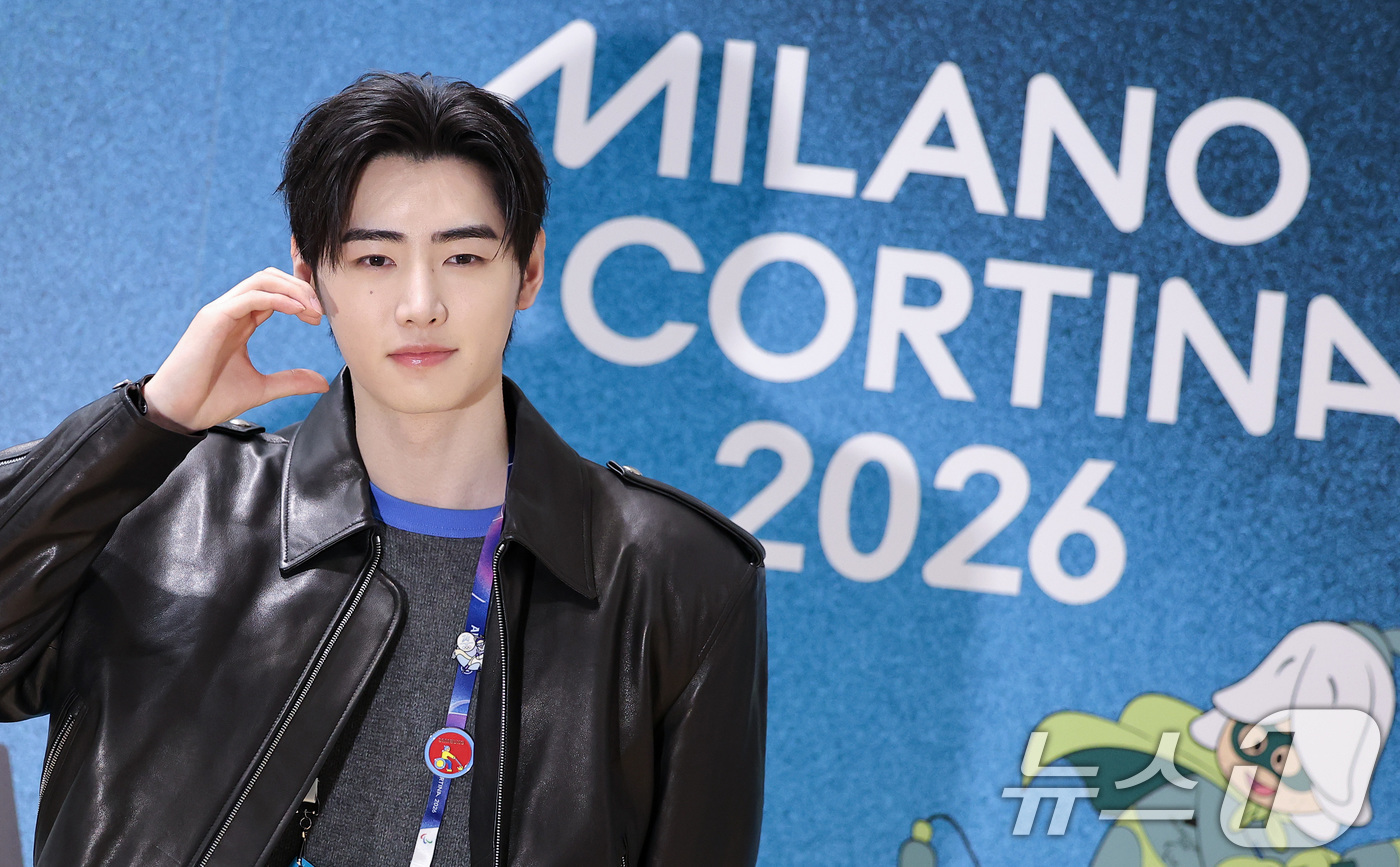 (밀라노=뉴스1) 김성진 기자 = 가수 엔하이픈 성훈이 8일(현지시간) 이탈리아 밀라노 메인프레스센터(MPC)에서 인터뷰를 마친 후 포즈를 취하고 있다. 2026.2.9/뉴스1
