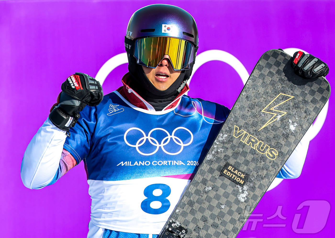 (리비뇨=뉴스1) 김진환 기자 = 스노보드 김상겸이 8일(현지시간) 이탈리아 리비뇨의 스노파크에서 열린 2026 밀라노·코르티나담페초 동계올림픽 스노보드 남자 평행 대회전 8강전에 …