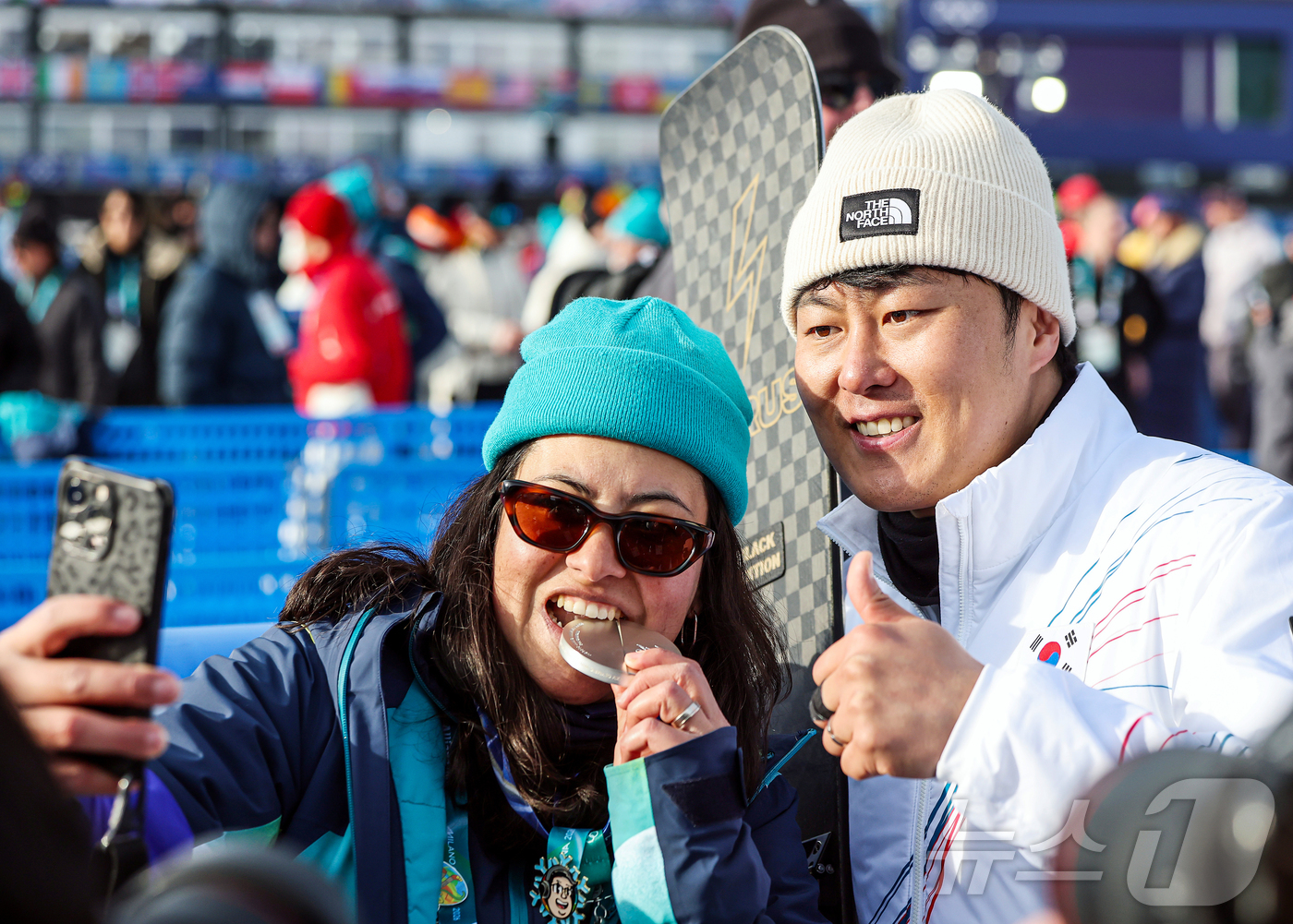 (밀라노=뉴스1) 김진환 기자 = 스노보드 남자 평행 대회전에서 값진 은메달을 획득한 김상겸이 8일(현지시간) 이탈리아 리비뇨의 스노파크에서 열린 2026 밀라노·코르티나담페초 동 …