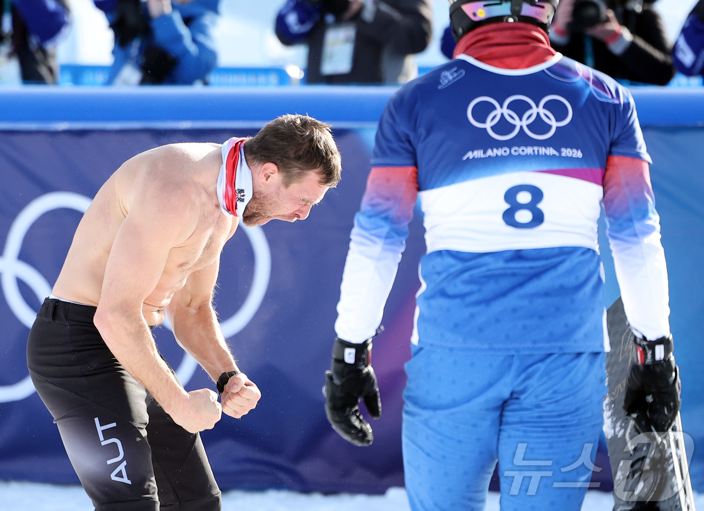 (리비뇨=뉴스1) 김진환 기자 = 스노보드 오스트리아 벤야민 카를이 8일(현지 시간) 이탈리아 리비뇨 스노우파크에서 열린 2026 밀라노·코르티나 담페초 동계올림픽 스노보드 남자 …