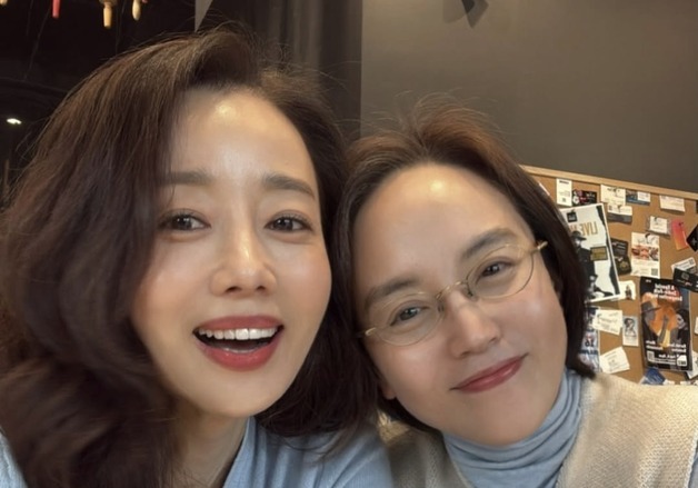 '子학폭논란' 후 캐나다 행 윤손하 "아, 내가 배우였었지"…이혜은과 만남 공개