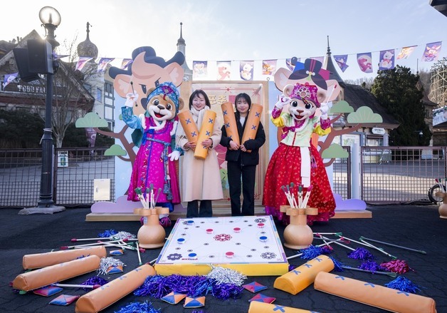 "에버랜드선 사주 보고, 롯데월드선 티니핑 만난다"… 테마파크 설 모객戰