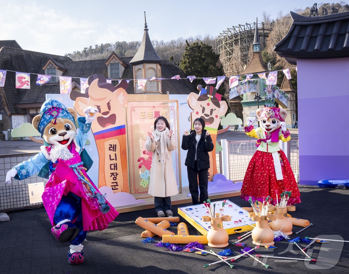 (서울=뉴스1) = 에버랜드가 오는 14일부터 닷새간 이어지는 설 연휴 기간 윷놀이, 투호던지기 등 전통놀이와 이색 운세 체험 등 다양한 명절 프로그램을 선보인다고 9일 밝혔다. …