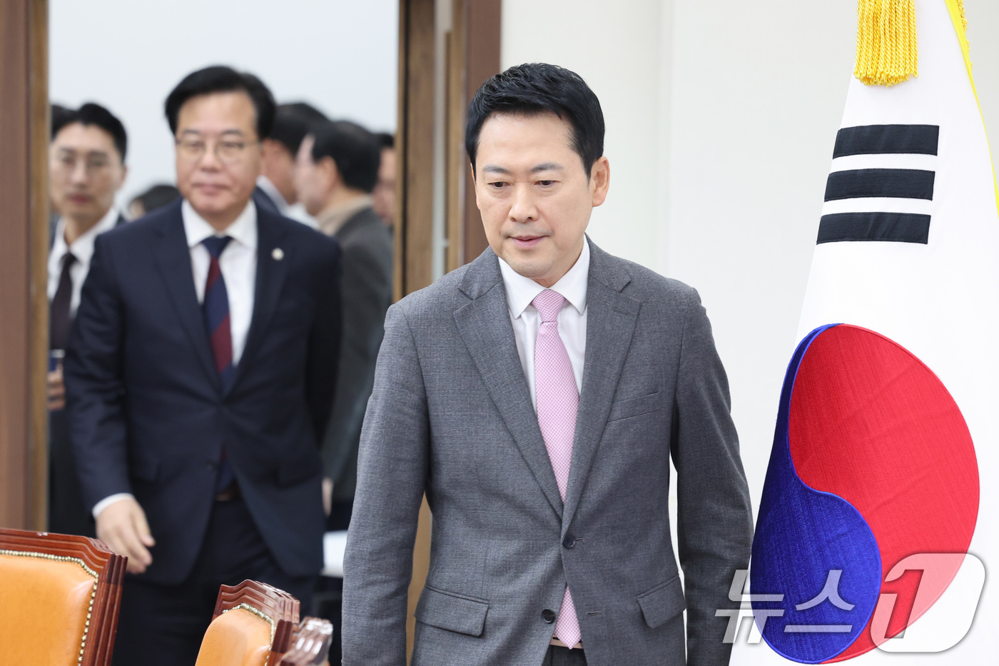 (서울=뉴스1) 신웅수 기자 = 장동혁 국민의힘 대표가 9일 서울 여의도 국회에서 열린 최고위원회의에 참석하고 있다. 2026.2.9/뉴스1