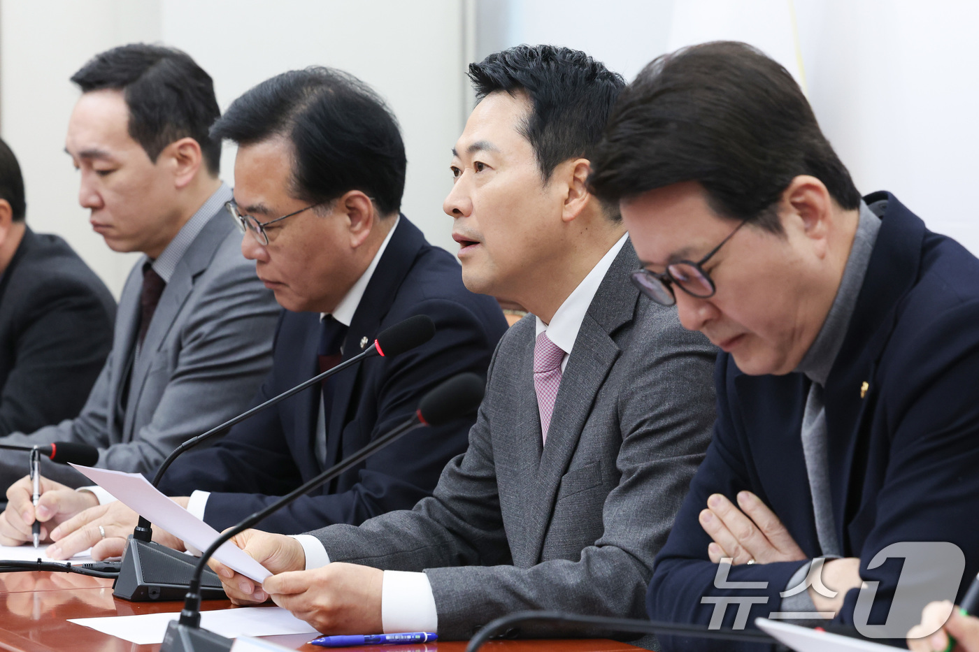 (서울=뉴스1) 신웅수 기자 = 장동혁 국민의힘 대표가 9일 서울 여의도 국회에서 열린 최고위원회의에서 발언하고 있다. 2026.2.9/뉴스1