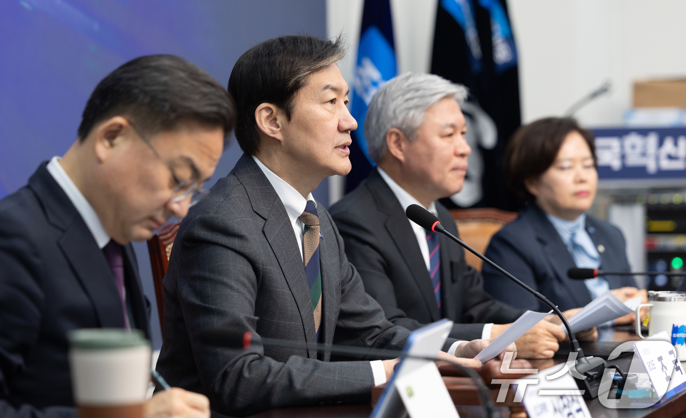 (서울=뉴스1) 이승배 기자 = 조국 조국혁신당 대표가 9일 서울 여의도 국회에서 열린 최고위원회 회의에서 모두발언하고 있다. 2026.2.9/뉴스1