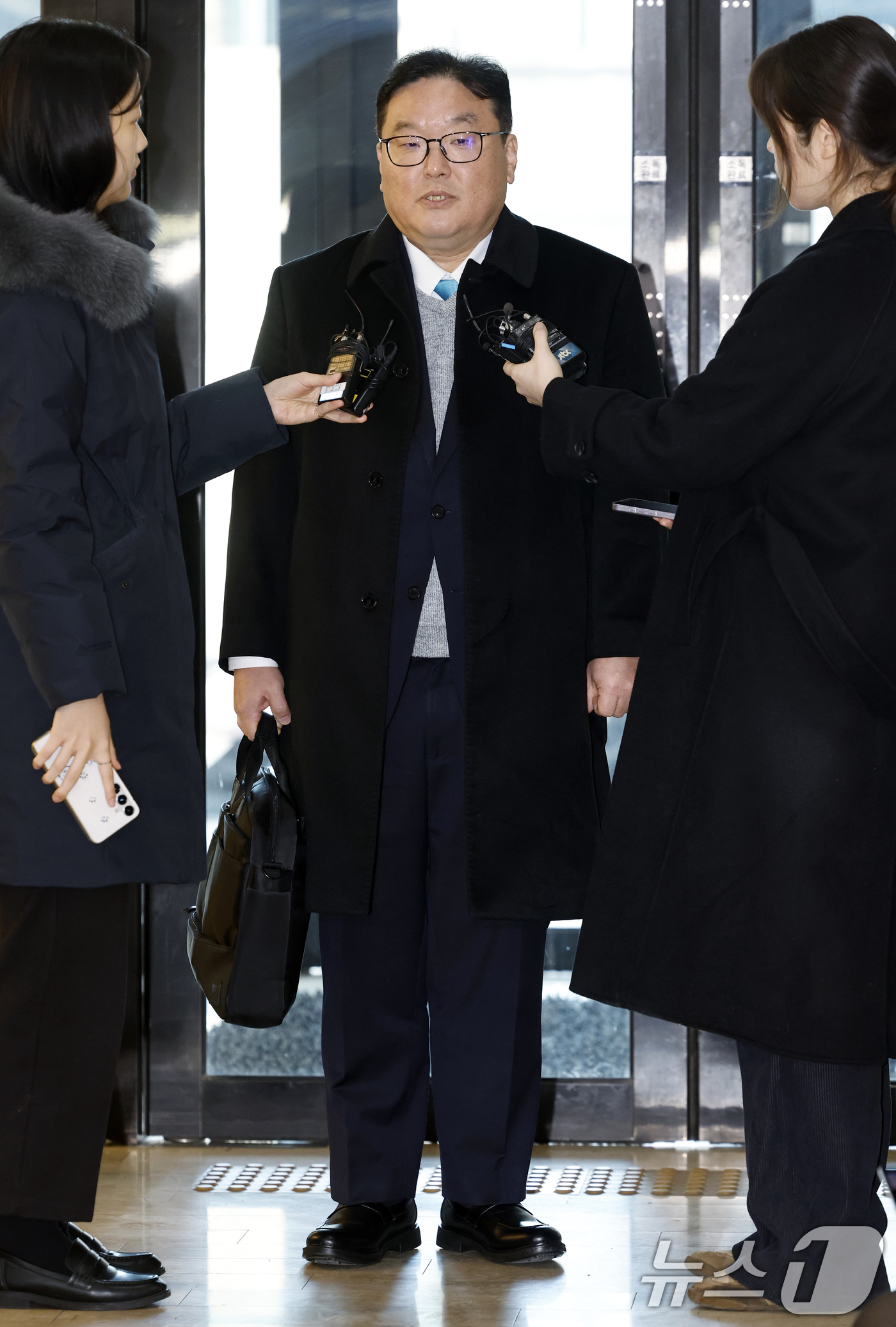 (서울=뉴스1) 박정호 기자 = 쿠팡 사건을 무혐의 처분하도록 외압을 행사한 인물로 지목된 엄희준 광주고등검찰청 검사가 9일 오전 서울 서초구 관봉권·쿠팡 상설특검팀 사무실에서 2 …